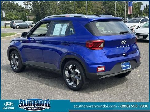 Certified 2025 Hyundai Venue SEL FWD image 8