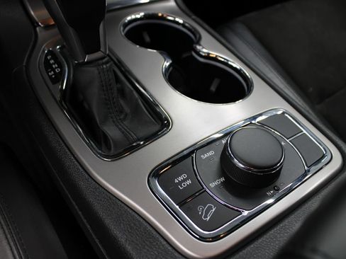 Used 2021 Jeep Grand Cherokee Altitude AWD/4WD image 57