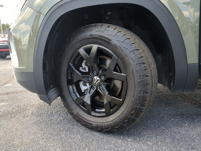 Used 2024 Volkswagen Atlas Peak Edition SEL AWD/4WD image 40