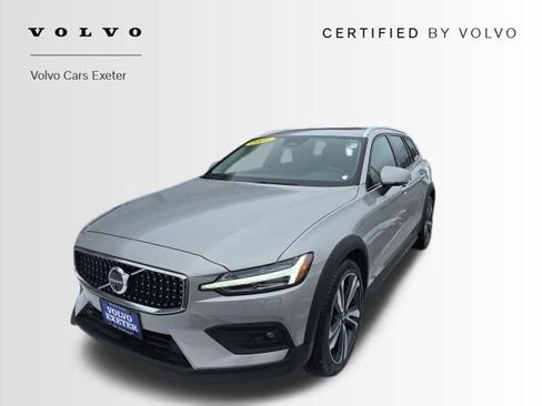 Certified 2025 Volvo V60 B5 Cross Country Plus image 3