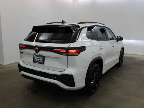New 2026 Volkswagen Tiguan SE R-Line FWD image 5