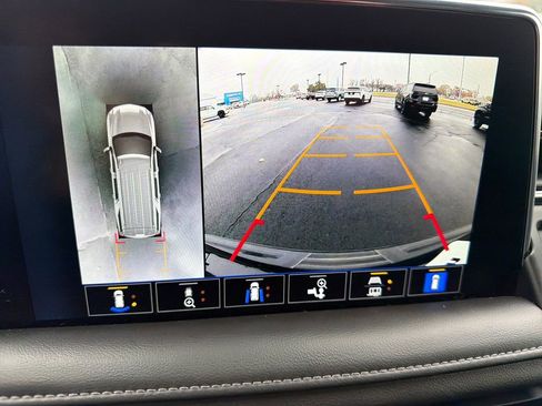 Used 2023 Chevrolet Suburban LT w/ Luxury Package image 22