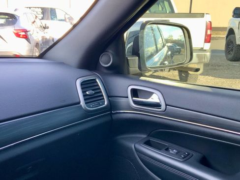 Used 2021 Jeep Grand Cherokee Limited w/ Luxury Group II image 36