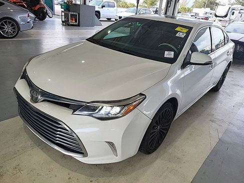 Used 2017 Toyota Avalon Touring image 2