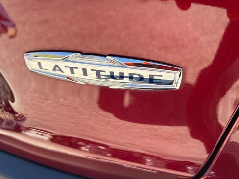 Used 2019 Jeep Cherokee Latitude Plus w/ Cold Weather Group image 5