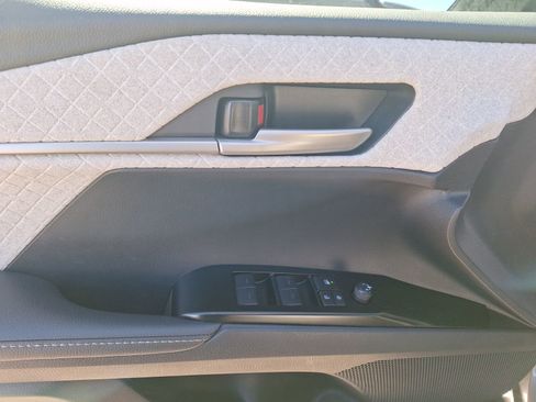 Used 2025 Toyota Camry XLE image 17