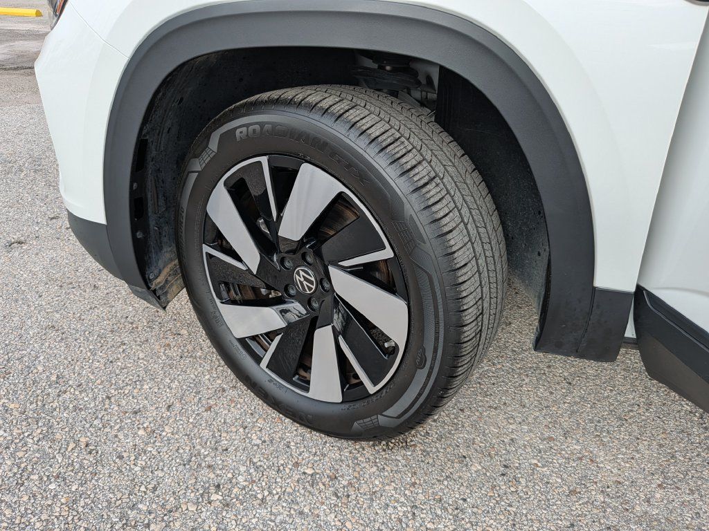 Certified 2026 Volkswagen Atlas Cross Sport SE FWD image 33
