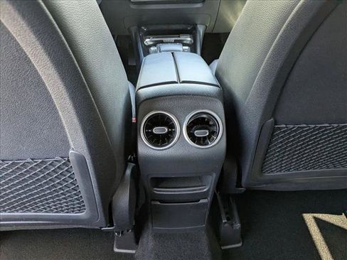 Used 2022 Mercedes-Benz GLB 250 image 17