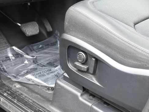 Used 2025 Land Rover Defender 110 S image 13