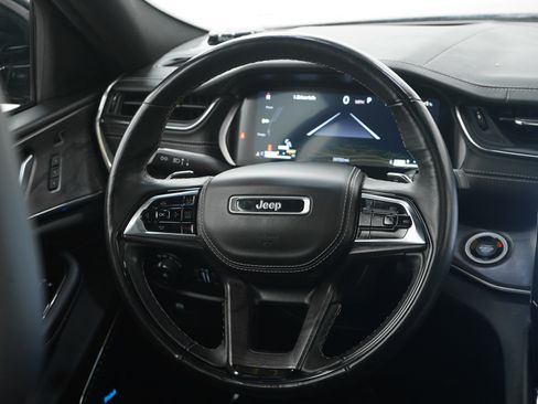 Used 2023 Jeep Grand Cherokee Overland w/ Advanced Protech Group III image 15