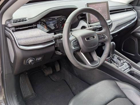 Certified 2022 Jeep Compass Latitude image 11