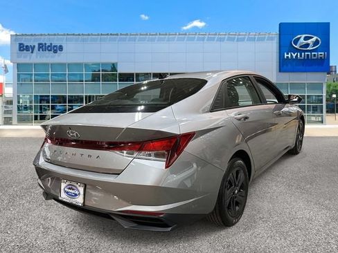 Used 2023 Hyundai Elantra SEL FWD image 4