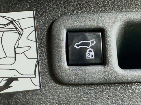 Used 2021 Toyota Sienna XLE image 31