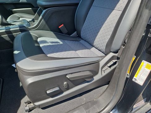 Used 2022 Chevrolet Colorado Z71 w/ Safety Package RWD image 17
