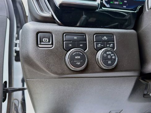 Used 2025 Chevrolet Silverado 2500 LT AWD/4WD image 14