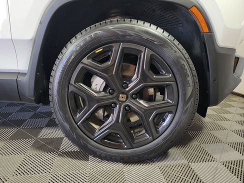Used 2024 Rivian R1S Adventure AWD/4WD image 11