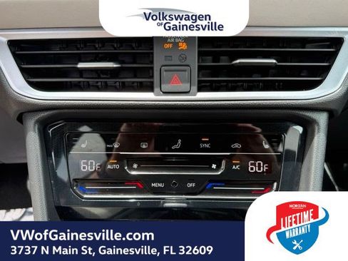 Used 2025 Volkswagen Taos SE FWD image 25