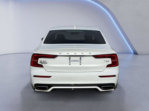 Used 2020 Volvo S60 T5 R-Design image 4
