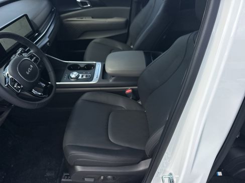 New 2026 Kia Carnival LXS FWD image 15