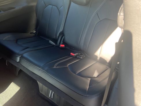 New 2026 Chrysler Pacifica Select FWD image 9