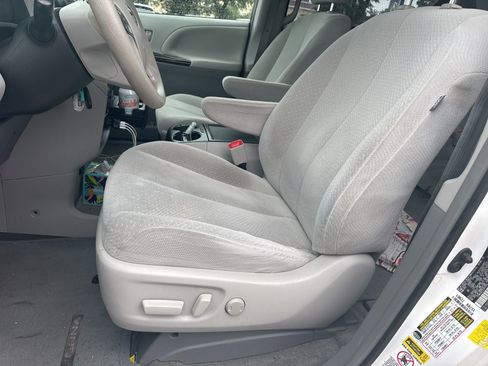 Used 2014 Toyota Sienna LE FWD image 6