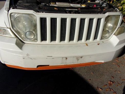 Used 2010 Jeep Liberty Sport image 2