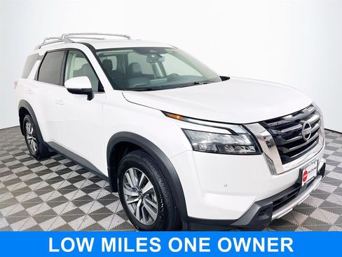 Used 2025 Nissan Pathfinder SL AWD/4WD image 1
