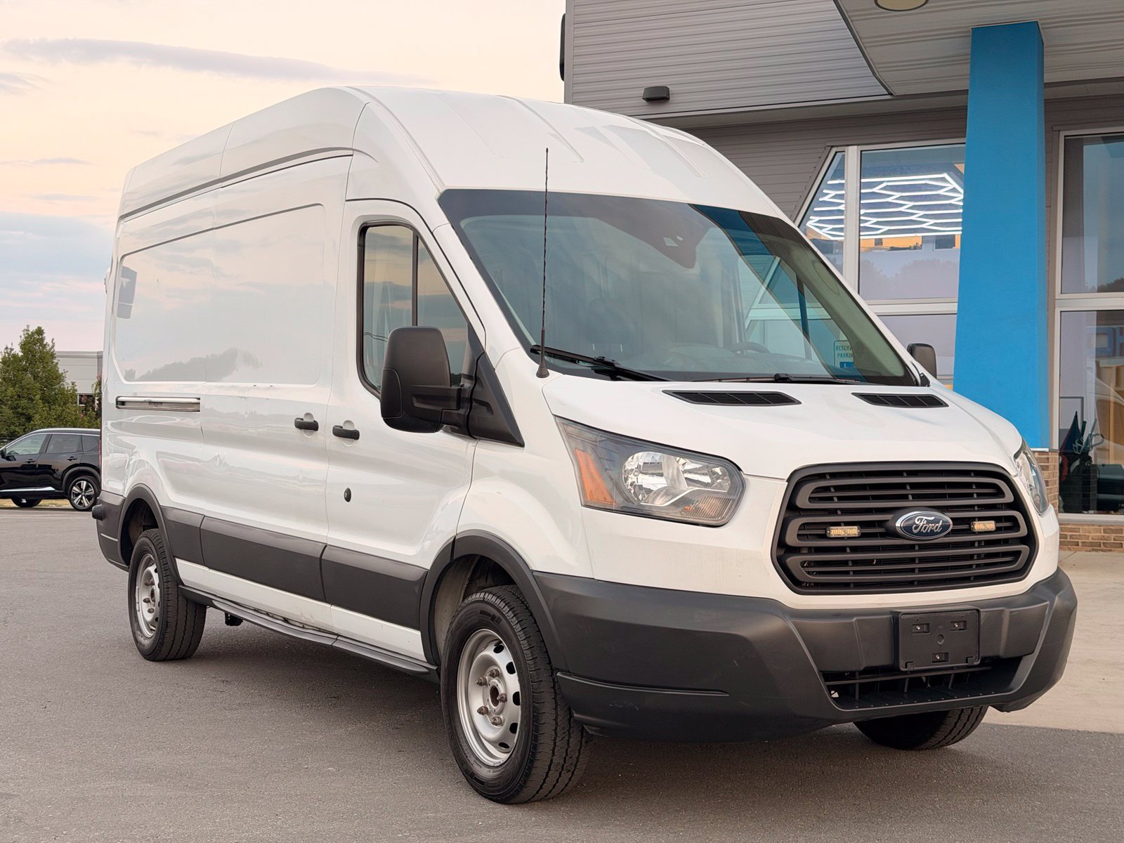 Used 2018 Ford Transit 350 148 High Roof RWD image 5
