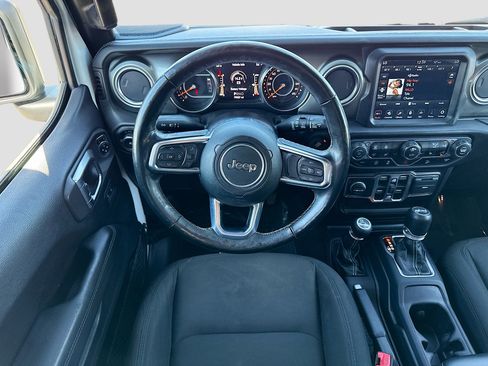 Used 2020 Jeep Wrangler Unlimited Sahara image 15