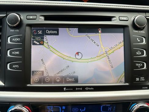 Used 2019 Toyota Highlander XLE image 22