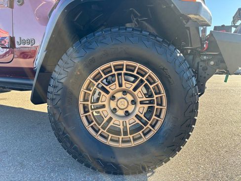 Used 2022 Jeep Gladiator Sport image 8