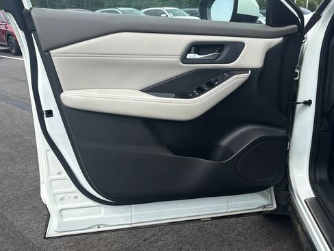 Used 2023 Nissan Rogue SV w/ SV Premium B Package FWD image 3