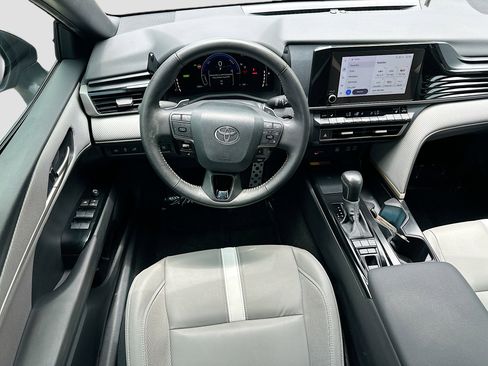 Used 2025 Toyota Camry SE w/ Convenience Package FWD image 21
