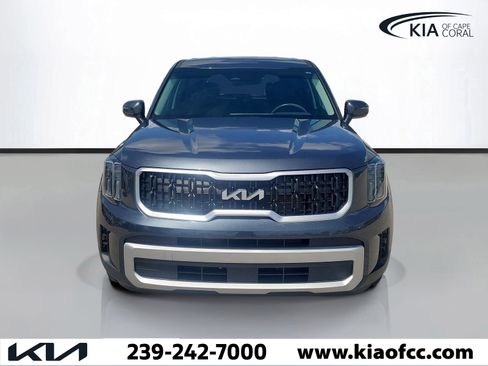 Used 2024 Kia Telluride LX FWD image 2