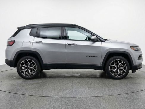 Used 2025 Jeep Compass Limited AWD/4WD image 11