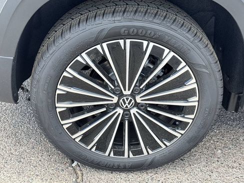 New 2026 Volkswagen Taos SE FWD image 6