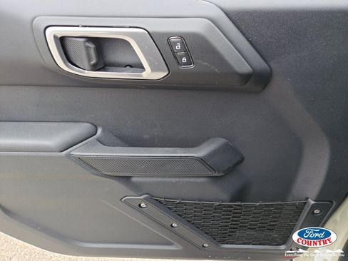 New 2025 Ford Bronco Badlands image 9