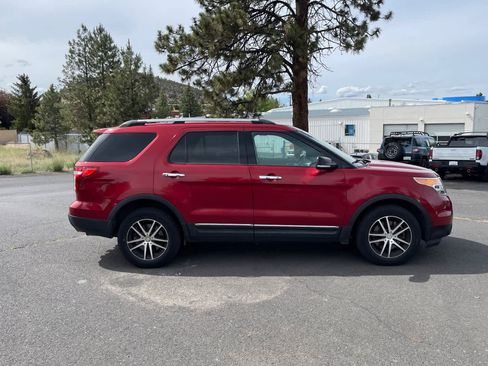 Used 2015 Ford Explorer XLT w/ Equipment Group 202A AWD/4WD image 6