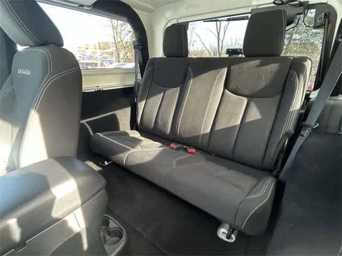 Used 2018 Jeep Wrangler Sahara w/ Connectivity Group image 16