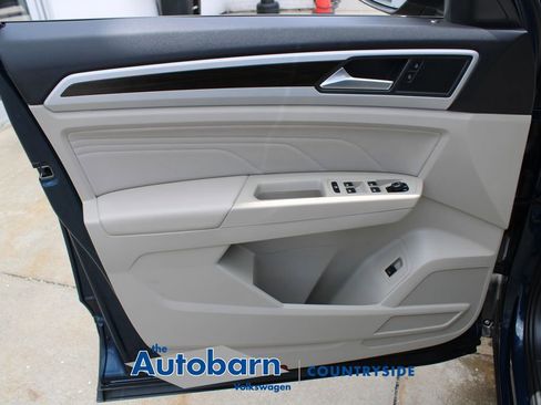 Certified 2023 Volkswagen Atlas SE w/ Black Wheel Package AWD/4WD image 9