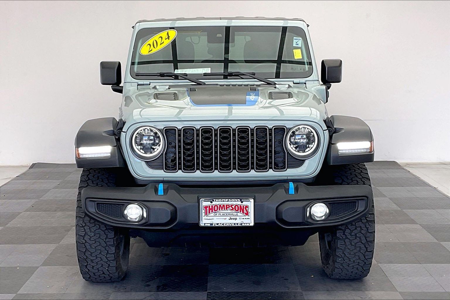 Used 2024 Jeep Wrangler Unlimited Rubicon 4xe w/ Convenience Group AWD/4WD image 2