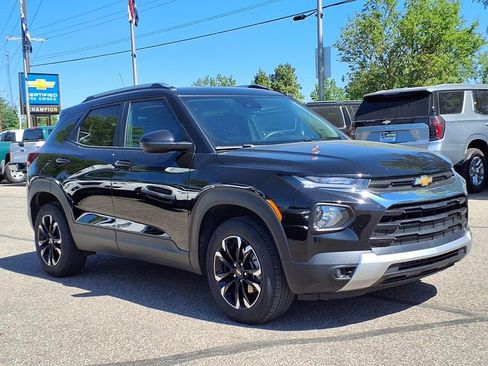 Used 2023 Chevrolet TrailBlazer LT w/ Convenience Package AWD/4WD image 3