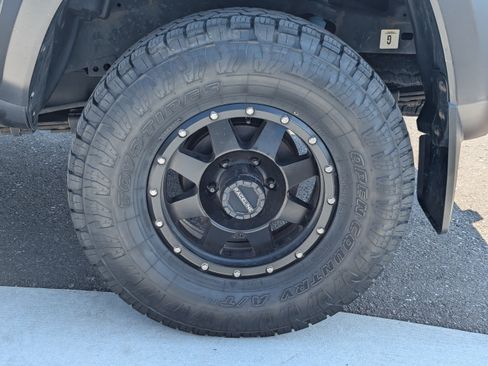 Used 2018 Toyota Tacoma TRD Off-Road w/ Technology Package AWD/4WD image 45