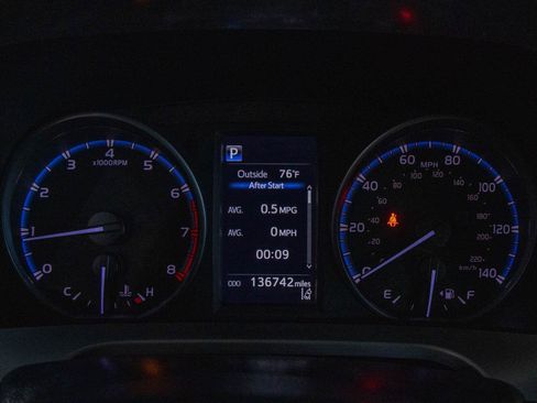 Used 2018 Toyota RAV4 LE FWD image 14