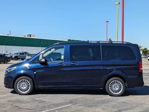 Used 2017 Mercedes-Benz Metris Passenger image 5