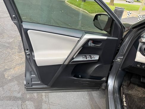 Used 2018 Toyota RAV4 XLE AWD/4WD image 13