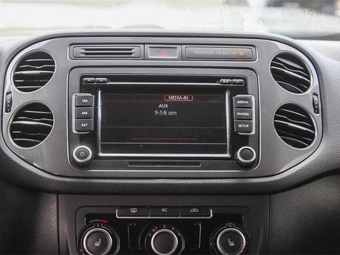 Used 2012 Volkswagen Tiguan SE image 14