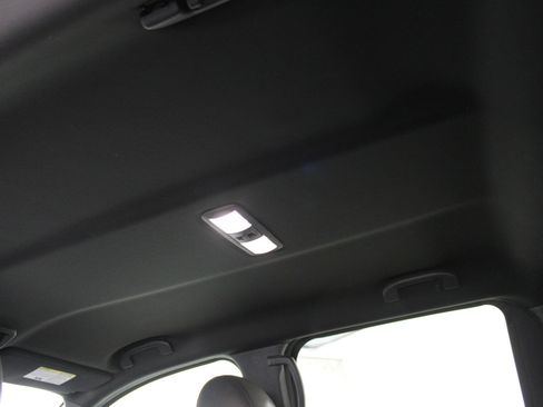 Used 2020 Nissan Titan PRO-4X w/ Pro-4x Convenience Package image 16