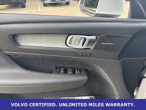 Certified 2023 Volvo XC40 B5 Ultimate w/ Protection Package Premier AWD/4WD image 16