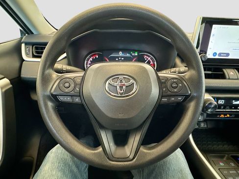 Used 2025 Toyota RAV4 XLE AWD/4WD image 14